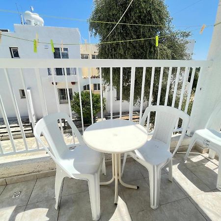 Dream Studio270M From The Beach Paphos Bagian luar foto