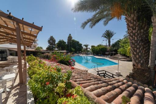 Dream Studio270M From The Beach Paphos Bagian luar foto