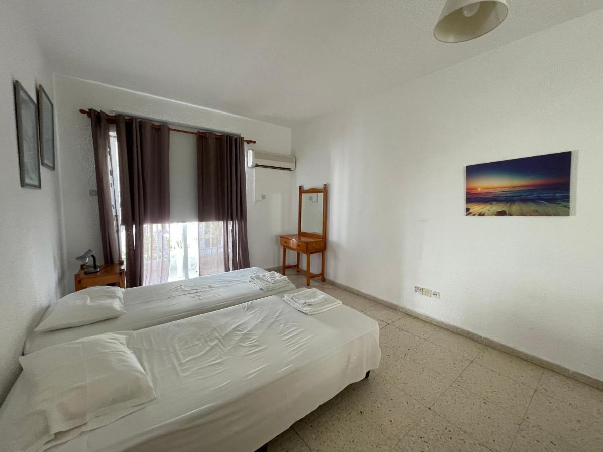 Dream Studio270M From The Beach Paphos Bagian luar foto