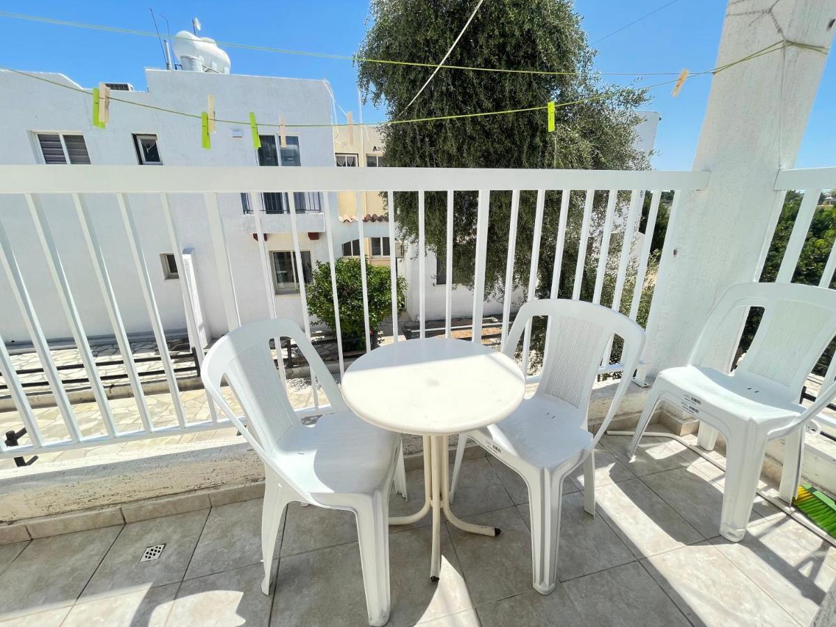Dream Studio270M From The Beach Paphos Bagian luar foto